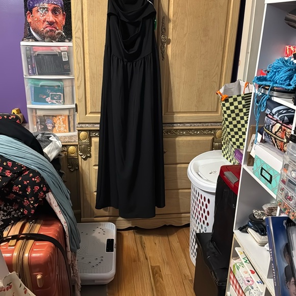 Elegant Black Maxi Dress - Picture 4 of 7